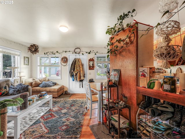 1560 S Downing St, Seaside, OR 97138 - living area featuring light wood-type flooring