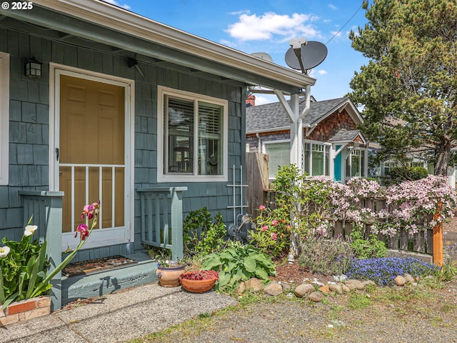 1560 S Downing St, Seaside, OR 97138 - view of exterior entry with a porch