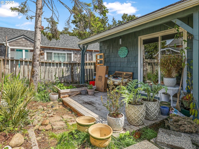 1560 S Downing St, Seaside, OR 97138 - entrance to property with a shingled roof
