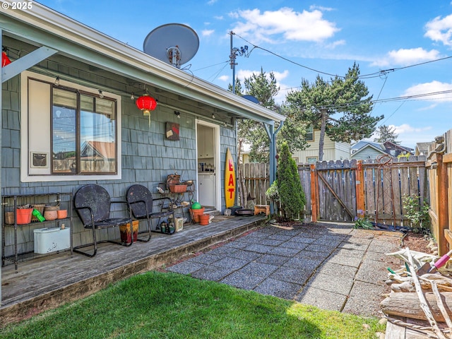 1560 S Downing St, Seaside, OR 97138 - view of patio featuring a wooden deck and a gate
