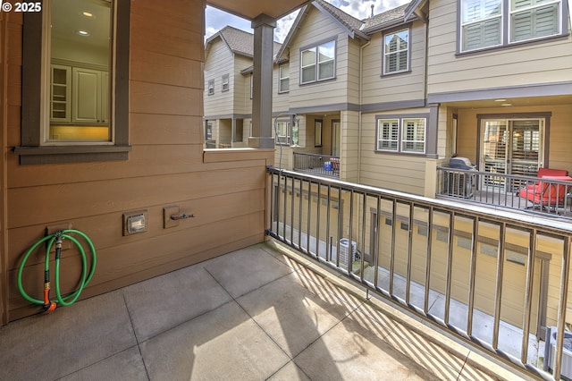 619 SW Foresta Ter, Portland, OR 97225 - view of balcony