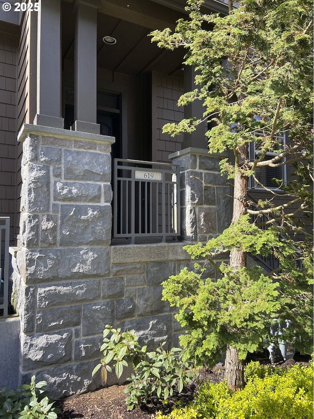 619 SW Foresta Ter, Portland, OR 97225 - exterior space with stone siding