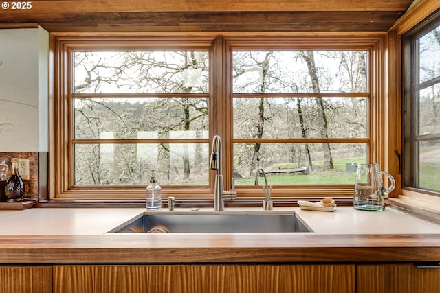 85789 Allbritain Ln, Eugene, OR 97405 - kitchen with light countertops