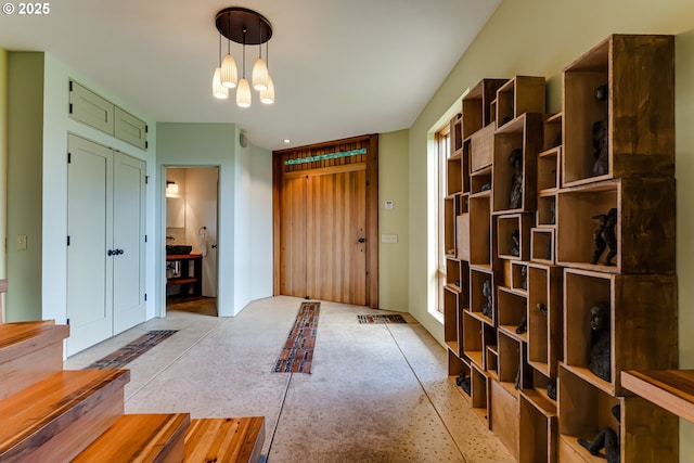 85789 Allbritain Ln, Eugene, OR 97405 - entryway featuring a chandelier
