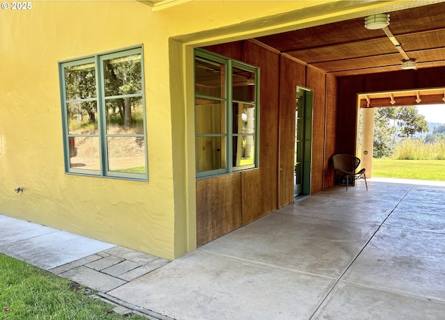 85789 Allbritain Ln, Eugene, OR 97405 - doorway to property with stucco siding