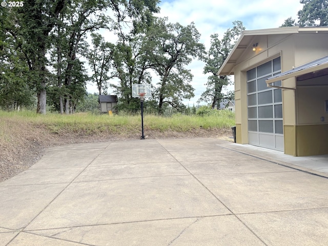 85789 Allbritain Ln, Eugene, OR 97405 - view of patio with driveway