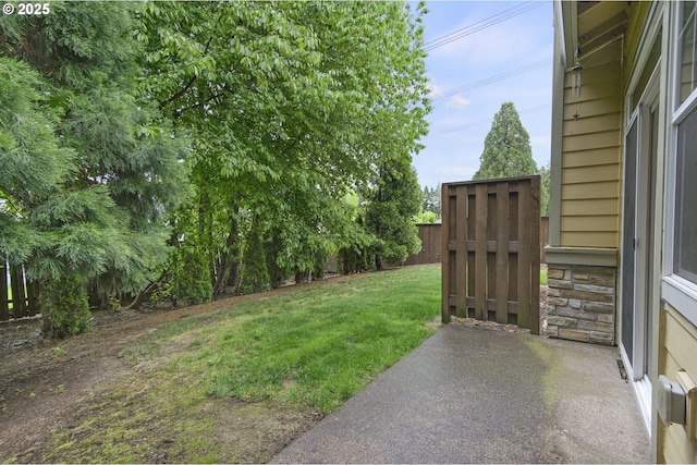 view of yard with a patio