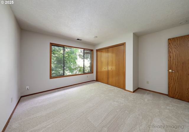 1929 SW Broadleaf Dr, Portland, OR 97219 - unfurnished bedroom featuring carpet floors, a textured ceiling, and a closet
