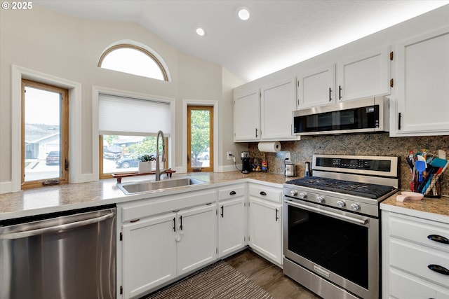 625 SE 7th Pl, Canby, OR 97013 - kitchen featuring appliances with stainless steel finishes, a sink, lofted ceiling, light countertops, and white cabinets