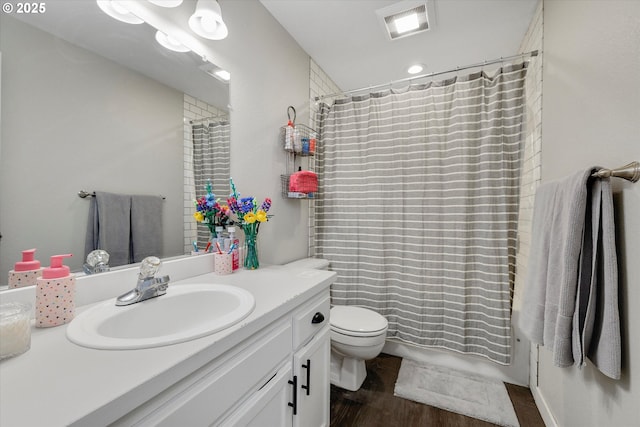 625 SE 7th Pl, Canby, OR 97013 - bathroom with vanity, wood finished floors, toilet, and shower / bath combo