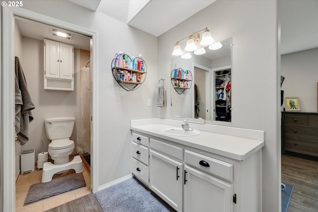 625 SE 7th Pl, Canby, OR 97013 - bathroom featuring vanity, wood finished floors, toilet, and a shower with curtain