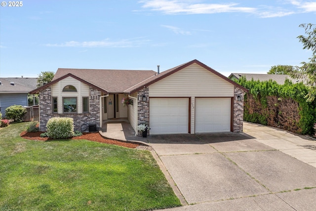 625 SE 7th Pl, Canby, OR 97013 - ranch-style home featuring an attached garage, concrete driveway, a front lawn, and roof with shingles