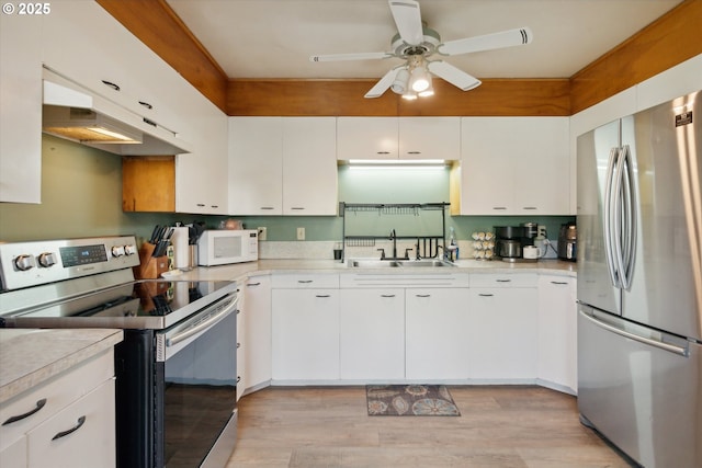 208 E 3rd St, Molalla, OR 97038 - kitchen with stainless steel appliances, a sink, under cabinet range hood, a ceiling fan, and light countertops