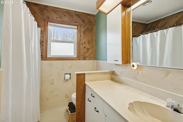 208 E 3rd St, Molalla, OR 97038 - bathroom featuring vanity, toilet, and a shower with shower curtain
