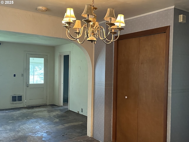 unfurnished dining area with arched walkways, visible vents, and a notable chandelier