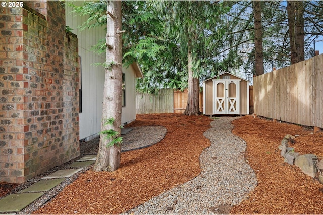 view of yard with a storage unit