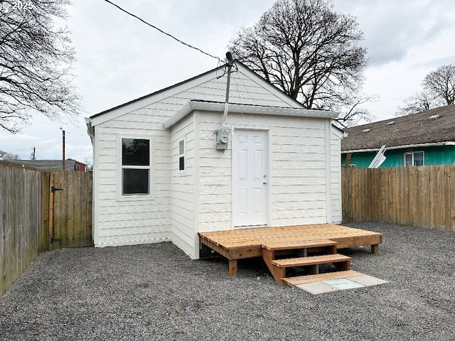 view of outdoor structure with an outdoor structure and a fenced backyard