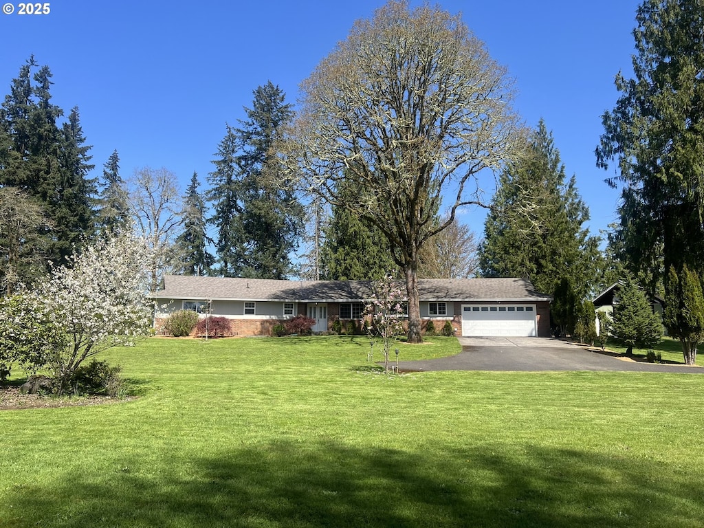 5608 NE Salmon Creek St, Vancouver, WA 98686 - ranch-style home with an attached garage, a front lawn, and aphalt driveway