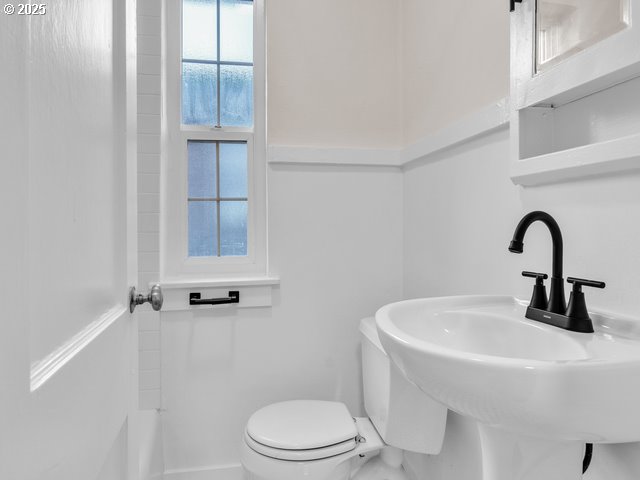 bathroom featuring a sink and toilet