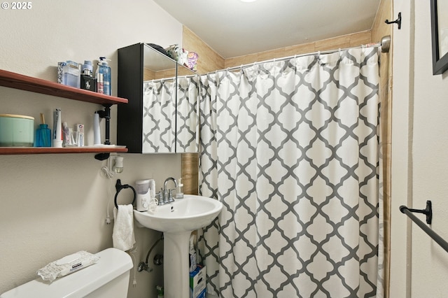 1509 NE 10th Ave Unit 105, Portland, OR 97232 - bathroom featuring curtained shower