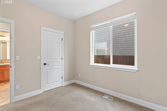 view of carpeted spare room