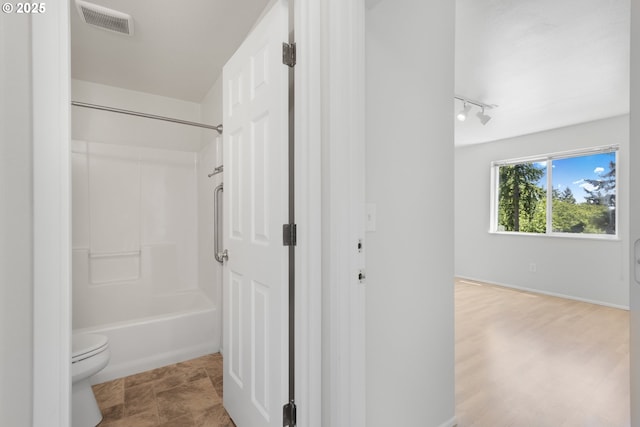 2689 Cupola Dr, Eugene, OR 97403 - full bathroom with tub / shower combination and track lighting
