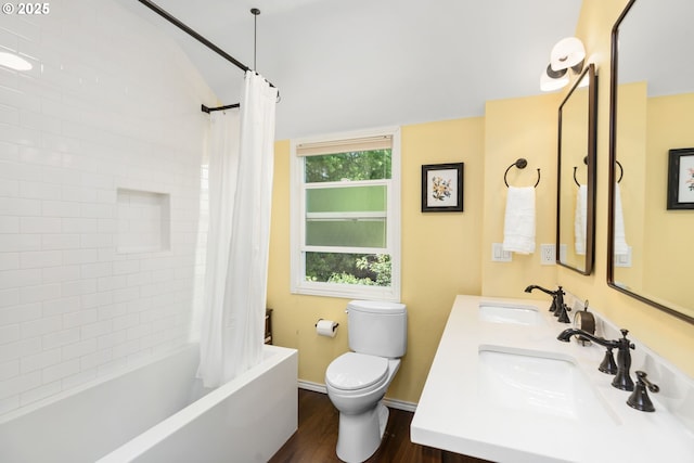 17 S Curry St, Portland, OR 97239 - full bath with toilet, shower / bath combination with curtain, double vanity, wood finished floors, and baseboards