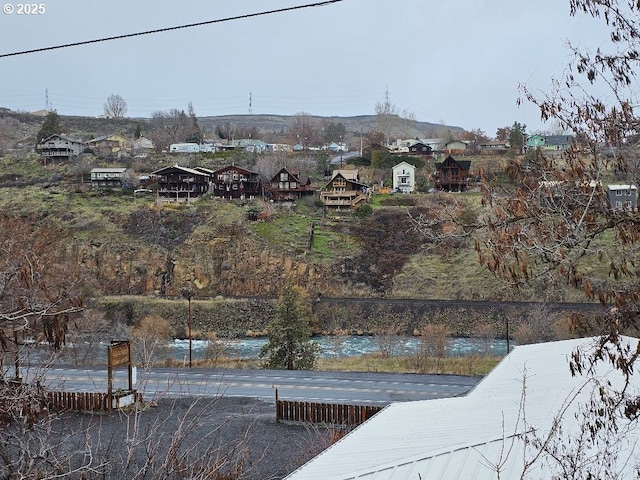 view of yard featuring a residential view