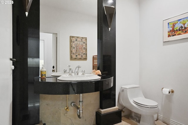 50 SE Avondale Ct, Gresham, OR 97080 - bathroom with toilet, a sink, and baseboards