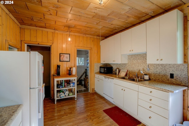 kitchen featuring white appliances, under cabinet range hood, a sink, backsplash, and wooden ceiling