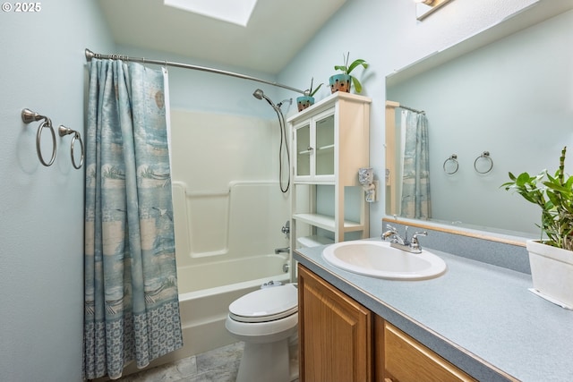 788 SE Meadows Loop, Sheridan, OR 97378 - bathroom with a skylight, shower / tub combo, toilet, and vanity
