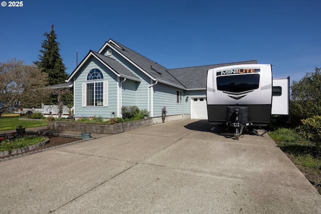788 SE Meadows Loop, Sheridan, OR 97378 - single story home featuring an attached garage, driveway, and roof with shingles