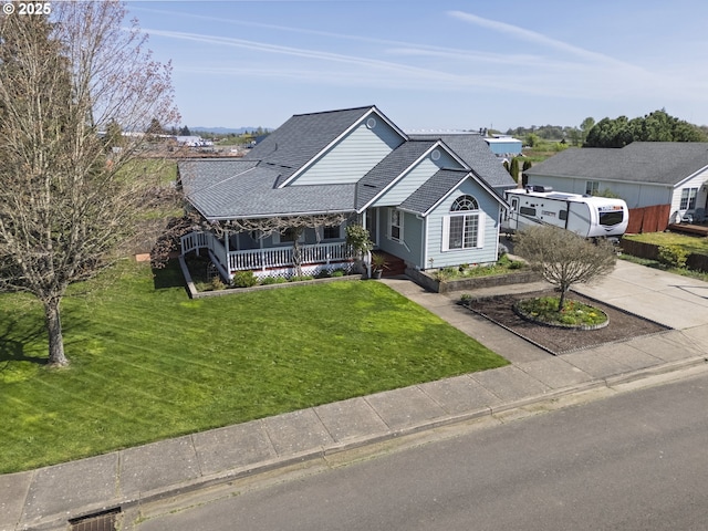788 SE Meadows Loop, Sheridan, OR 97378 - view of front facade featuring a front lawn, roof with shingles, driveway, and covered porch