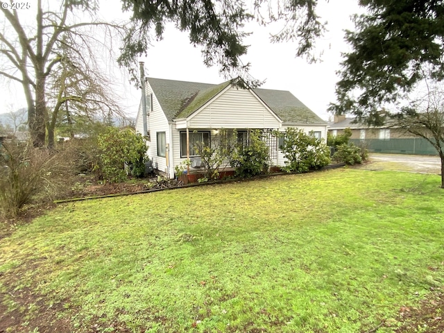 view of front of home with a front lawn