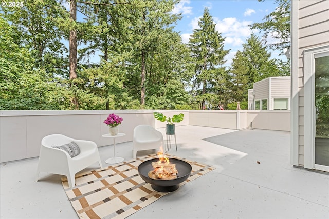 48 Eagle Crest Dr Unit 3D, Lake Oswego, OR 97035 - view of patio / terrace with an outdoor fire pit