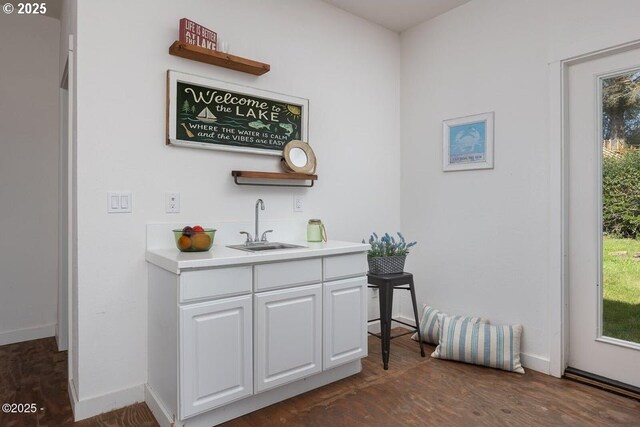 4304 NE 42nd St, Neotsu, OR 97364 - bar featuring a sink, dark wood-style flooring, and baseboards