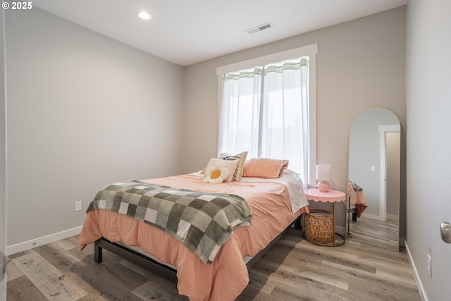 641 E Jones St, Yacolt, WA 98675 - bedroom featuring light wood-style flooring, recessed lighting, arched walkways, and baseboards