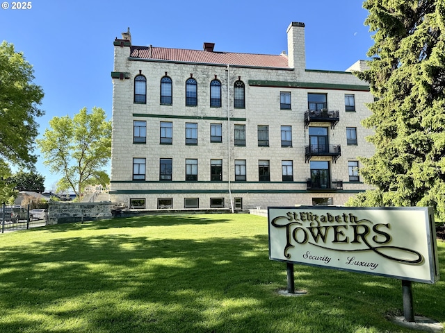 view of building exterior