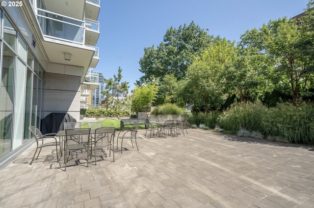 1500 SW 11th Ave Unit 2404, Portland, OR 97201 - view of patio featuring outdoor dining area