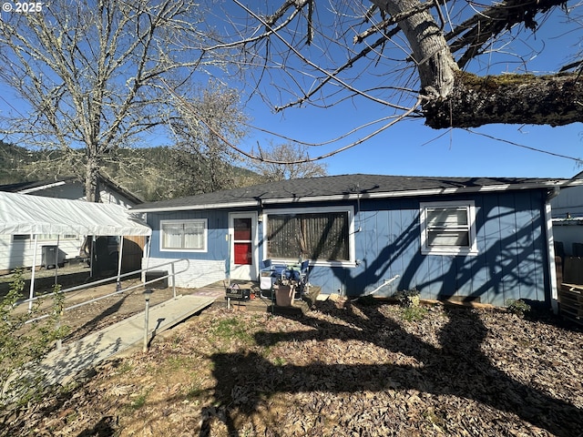 view of front of home featuring a carport