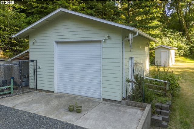594 NE Newport Heights Dr, Newport, OR 97365 - detached garage featuring a gate and fence