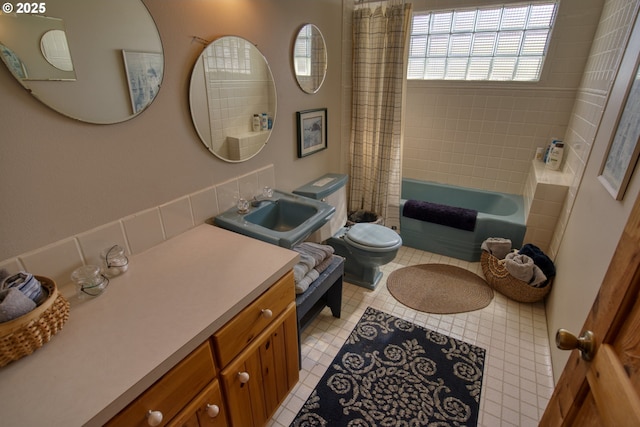 bathroom with toilet, vanity, and shower / tub combo