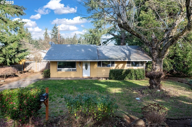 single story home featuring a front yard