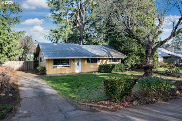 single story home with a front yard