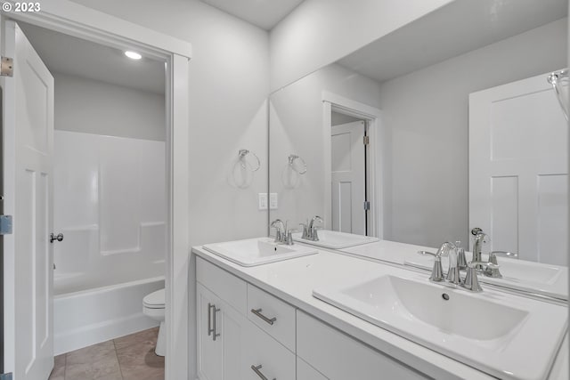 2604 S 8th Way, Ridgefield, WA 98642 - full bath featuring double vanity and washtub / shower combination