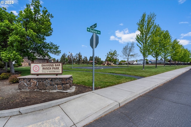 719 NE Quince Ave, Redmond, OR 97756 - view of community with a yard