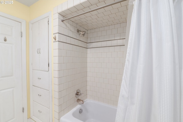 4545 SW Poplar Ln, Portland, OR 97225 - full bath featuring shower / bath combo with shower curtain