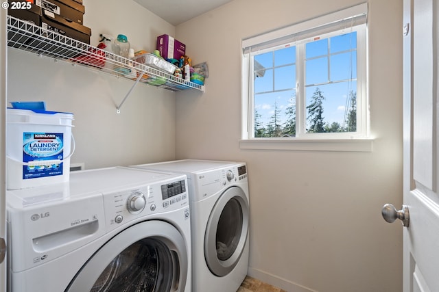 6916 NE 104th Way, Vancouver, WA 98686 - laundry area with separate washer and dryer, baseboards, and laundry area