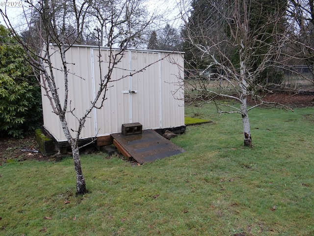 view of outdoor structure featuring a yard