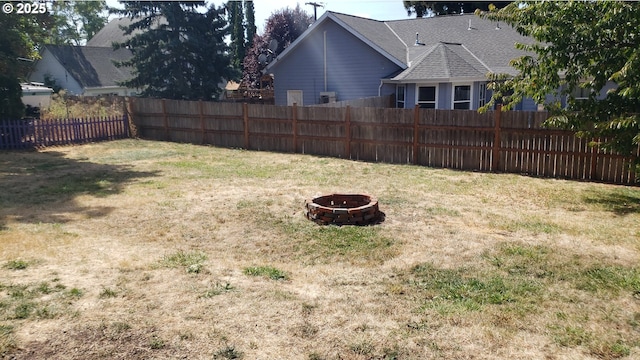 view of yard featuring an outdoor fire pit